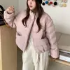 Jaqueta puffer acolchoada canelada feminina 2026 novo estilo coreano de inverno gola alta corte solto para pessoas petites, casaco puffer de plumas de pato branco, moderno