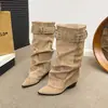 Botas de Cavaleiro Slimming de Cano Alto Spicy Girl Acima do Joelho 2026 Nova Chegada Bico Fino Salto Grosso Fivela de Cinto Rebite Amassada Slouch