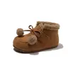 Invierno 2026 Nuevo Estilo Moda para Niñas Botines Cortos con Pompón Estilo Coreano Moda Zapatos Cálidos de Algodón Botas Birkenstock para Niños Venta al por Mayor