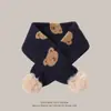 Bufanda cruzada versátil para niños, linda y elegante, con pompones de colores, bufanda tejida cálida para bebés en invierno