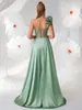 Elegante Vestido de Noche Nuevo Estilo Verde sin Tirantes de un Hombro con Adornos Florales Tridimensionales, Lentejuelas y Cintura Acampanada