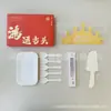 Juego de regalo de vajilla desechable para pasteles, juego de cinco piezas para fiestas de repostería, incluye cubiertos de plástico reforzado, platos de papel, velas y sombreros