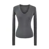 Camisa de Base Tricotada com Gola V Outono e Inverno 2025 Nova com Listras Verticais Caneladas Efeito Emagrecedor Sexy Suéter de Manga Longa Roupas de Baixo