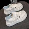 Sandálias Esportivas de Couro Genuíno para Mulheres Verão Malha Respirável Vazada Sola Grossa Sapatos Brancos Sapatos Femininos Sapatos Casuais Sapatos de Placa