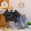 Conjunto de Ropa de Verano para Niños, Estilo Delgado para el Verano 2026, Ropa Nueva para Niños con Estampado en Inglés, Conjunto de Dos Piezas con Camisa Polo de Manga Corta y Pantalones Cortos para Niños