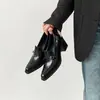 Mocassins de salto alto estilo britânico com bico quadrado para mulheres, sapatos de couro com salto grosso de 6 cm para o trabalho