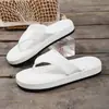 Chanclas de mujer de talla grande transfronterizas, nueva colección de verano 2026, parte superior de cuero, suela gruesa, colores brillantes, sandalias de estilo europeo y americano para mujer