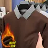 Suéter Masculino 2026 Outono/Inverno de Pelúcia de Lã de Cordeiro Espesso Quente, Gola Listrada Falso Duas Peças Camisa Casual de Base