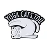 Gato Blanco Animal Lindo Yoga Regalo Broche Exquisito Insignia de Metal Accesorios para Ropa Versátil