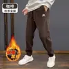 Pantalones deportivos para hombre de marca de moda transfronteriza, estilo otoño e invierno, engrosados y con forro polar, pantalones jogger casuales de corte holgado para hombre