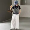 Conjunto de Verão para Meninas 2026 Novo Estilo Coreano Listrado Falso Duas Peças Manga Curta Vestido de Verão Moderno com Acabamento em Renda Calças de Perna Larga Atacado