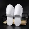 Pantuflas Gruesas Personalizadas al por Mayor para Hoteles de Lujo, Casas de Huéspedes, Salones de Belleza, Hospitalidad Doméstica Desechable, Engrosadas para Uso en Hotel