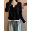 Design Estilo Coreano com Retalhos Coloridos Contrastantes, Camiseta de Manga Longa Falsa Duas Peças para Mulheres, Decote V, Emagrecedora, Fashion, Versátil, Top Base
