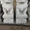 Estátua de Leão Esculpida em Pedra Azul e Mármore Branco para Entrada de Pátio de Villa, Ornamento de Escultura Animal Leão em Pedra de Granito
