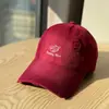 Boné de Baseball com Bordado de Desenho Desfiado de Alta Qualidade para Primavera e Verão, Chapéu Versátil, Circunferência da Cabeça Grande, Boné de Bico de Pato Tendência para Mulheres