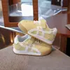 Zapatillas bajas para niños, zapatos blancos cómodos, nuevo modelo principios de otoño 2026, zapatillas deportivas para niñas, zapatillas para correr para niños, zapatos para bebé