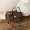 Bolso Pequeño Acolchado Cruzado de un Solo Hombro 2026 Nuevo Bolso Versátil con Acabado de Alta Gama, Bolso Cuadrado Pequeño de Cadena de Nicho de Moda para Mujer