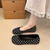 Doudou 2026 Novo Estilo Feminino Nicho Versátil Plano Casual Slip-On Bico de Porco Casco de Cavalo Preguiçoso Bico Dividido Sapatos Barco