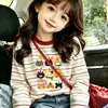 Camiseta de manga larga a rayas de algodón puro para niña, nuevo estilo primavera y otoño 2026, top casual versátil de Instagram, camiseta básica para niños, moderna