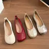Nuevos Zapatos Planos de Moda para Primavera 2026, Rojos, con Dedos Divididos, de Piel de Cerdo, sin Cordones, Boca Baja, Piel Suave, Suela Suave, que Aumentan la Altura