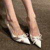 Otoño Nuevo Nicho Tacones Altos Color Nude para Mujer Tacón de Aguja Punta Fina Satín Temperamento Zapatos de Lazo Suaves