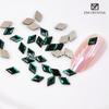 Nuevo Arte de Uñas Esmeralda Formas Fondo Plano Diamante Verde Oscuro Arte de Uñas Fondo Dorado Diamante Joyería Arte de Uñas Pedrería para Uñas