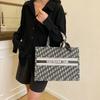 Bolso de Gran Capacidad para Mujer 2025 Nuevo de Moda Transfronteriza Letras Bordadas Bolso Tote Portátil Combinable Bolso de Hombro Único para Axila