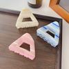 Pinza Triangular de Agarre Estilo Coreano Etiqueta Dorada Raya de Ácido Acético Simple para Cabello Medio Agarre Clip de Tiburón Tocado de Personalidad de Alto Estilo para Mujeres