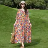 Vestido de algodão e seda brilhante e estiloso para viagem a Yunnan no início do verão de 2026, vestido de praia popular deste ano para mães, vestido longo esvoaçante