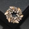 Broche Bauhinia Redondo a Prueba de Luz Traje Cárdigan Pecho Hojas Doble Capa Corona Aleación Diamante Hebilla Bufanda de Seda Cuello
