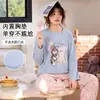 Pijama para mujer con copas incorporadas, adecuado para primavera y otoño, hecho de tela similar al algodón, con lindos diseños de dibujos animados, mangas largas, pantalones tipo linterna de corte holgado, y se puede usar como ropa de estar o como prenda exterior en invierno