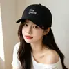 Gorra de Béisbol Nueva de Circunferencia de Cabeza Grande 2026 para Mujer, Sombrero de Sol Suave con Bordado de Letras Retro, Protección Solar para Exteriores, Moderno y que Afina el Rostro