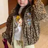 Abrigo para Niña Estilo Retro Estampado de Leopardo Estilo 2 2026 Otoño Bebé Niña Cuello Alto Cremallera Manga Larga Chaqueta Cardigan Moda Coreana