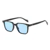 Gafas de Sol Marrones con Marco Negro, Protección UV, Gafas de Sol para Conducir, Montura Cuadrada, Montura Pequeña, Gafas de Sol Modernas y Versátiles