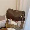 O popular saco de Boston deste ano outono e inverno all-match moda novo nicho banda larga mensageiro saco mulheres retro travesseiro saco