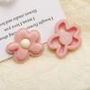 Otoño e Invierno flocado acrílico forma especial flor de cinco pétalos tocado horquilla aretes DIY accesorios de joyería material venta al por mayor