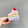Pastel de Postre Colgante de Felpa Tridimensional Lindo Colgante para Mochila Llavero de Niña Accesorios para el Té de la Tarde Fresa