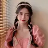 Diadema de Nuevo Estilo 2026 con Diseño de Corona Alta, Elegante Pasador de Perlas Artificiales, Diadema de Lujo Ligero Inspirada en Chanel para Uso Diario con Dientes