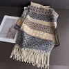 Bufanda Cálida de Estilo Étnico Europeo y Americano Transfronterizo Moda Otoño e Invierno Chal para Mujer Bufanda Versátil con Borlas para Viajar Imitación de Cachemira