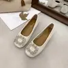 Sapatos femininos de mola e verão com strass, bico fino, salto grosso, novo estilo 2026, bico quadrado vermelho, fivela quadrada de rede, tecido estilo coreano