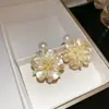 Pendientes de Flor de Circonita y Perla Estilo Coreano Moda y Exquisitos Pendientes Personalizados Pendientes de Nicho de Gama Alta para Mujer Venta al por Mayor