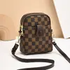 Bolsa Feminina de PVC 2025 Novo Modelo Mini Bolsa para Celular Moda Feminina Pequena Quadrada Versátil Bolsa de Ombro Transversal para Mulheres