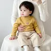 Camiseta de manga larga para bebé, unisex, ropa infantil, cuello semi-alto, capa interior cálida, diseño de oso de dibujos animados estilo coreano