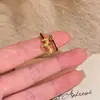 ¡Hazte rico pronto! Anillo de Caballo Dorado para Mujer, Lujo Ligero y Sensación de Alta Gama, Anillo Apilable para Dedo Índice, Anillo Abierto