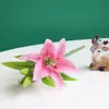 Flor de Lirio Simulada Sensación de Película Única Flor de Lirio de 3 Cabezas Boda Decoración Fotografía para el Hogar Flores Artificiales