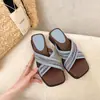 Sandalias Planas Tejidas Retro de Punta Abierta para Mujer, Nuevo Estilo Verano 2026, Adecuadas para Usar con Faldas, Sandalias de Tira Cruzada