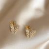 Pendientes pequeños con forma de mariposa de diamante para mujer, modernos y elegantes, con clip para la oreja, de estilo frío y popular en Internet.