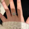 Nuevo Anillo de Huevo de Paloma Corona de Lujo para Fiesta para Mujeres, Lujo Ligero Exquisito Ins Fresco Dulce Versátil Joyería al por Mayor