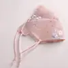 Máscara Floral Doce de Verão com Renda Bordada, Véu Ajustável e Lavável, Máscara Fina com Estampa Bordada