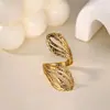 Anillo de Acero Inoxidable Geométrico con Líneas Texturizadas Electrochapado al Vacío en Oro de 18 Quilates Anillo Simple de Alta Gama Venta Caliente Transfronteriza